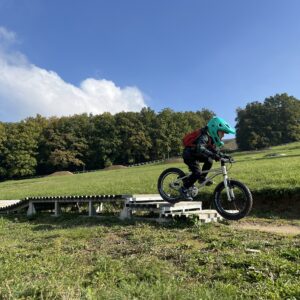 Děti v bikeparku na TrailFolks MTB kempu