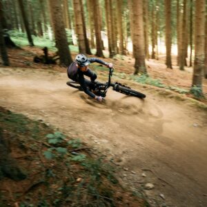 Výuka základů jízdy na trailech pro dospělé, TrailFolks kurz